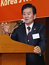 South Korean Unification Minister Chung Dong-young delivers a keynote speech at the 2025 Korea JoongAng Daily Forum at the Lotte Hotel in Jung District, central Seoul, on Oct. 16. [PARK SANG-MOON]